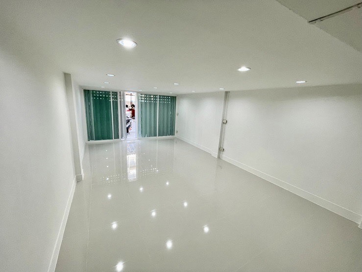 ขายอาคารพาณิชย์ใกล้ MRT เตาปูน รีโนเวทใหม่ทั้งหลัง  Building house For sell 5 Floor 